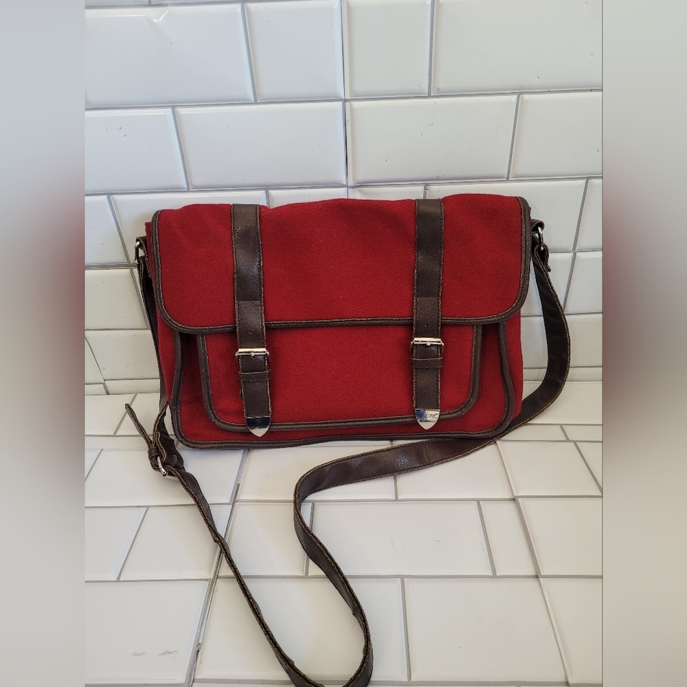 TOKYOBAY Medium Size Messenger Bag Unisex Brown Faux Leather Trim Adjustable Sho